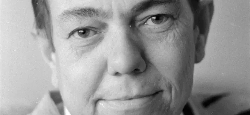 Уладзімір Караткевіч — пісьменнік, які вярнуў беларусам іх гісторыю Уладзімір Караткевіч — пісьменнік, які вярнуў беларусам іх гісторыю